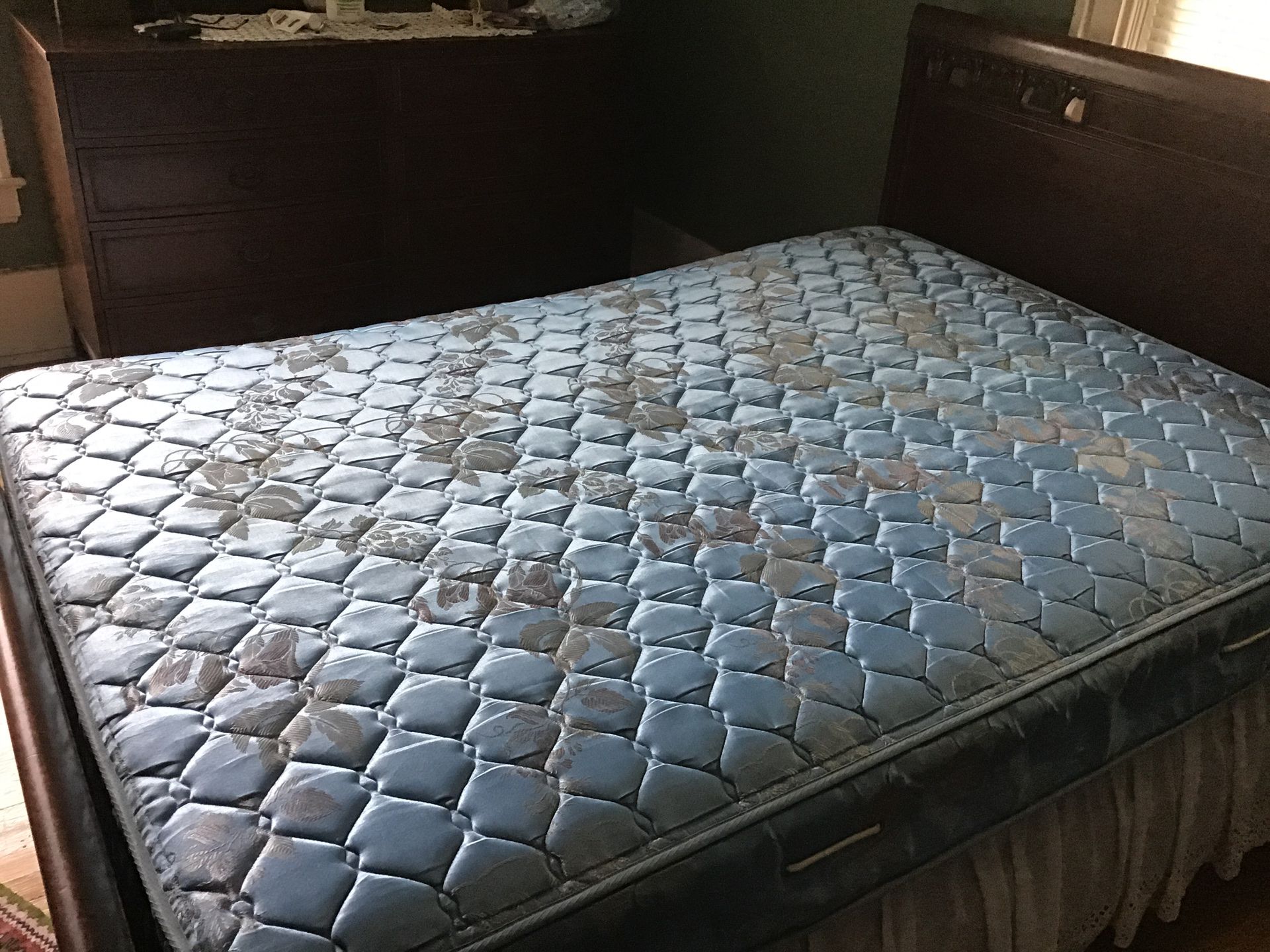4 pieces bedroom with box spring and mattress