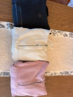 3 cropped hoodies size large