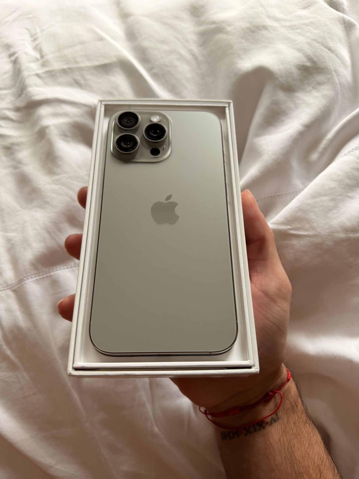iPhone 16 Pro Max 256GB UNLOCKED Natural Titanium