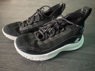 Under Armour Steph Curry https://offerup.com/redirect/?o=U2hvZXMuTGlrZQ== New only worn a couple times.  Men’s size 5.5/Women’s size 7 $50