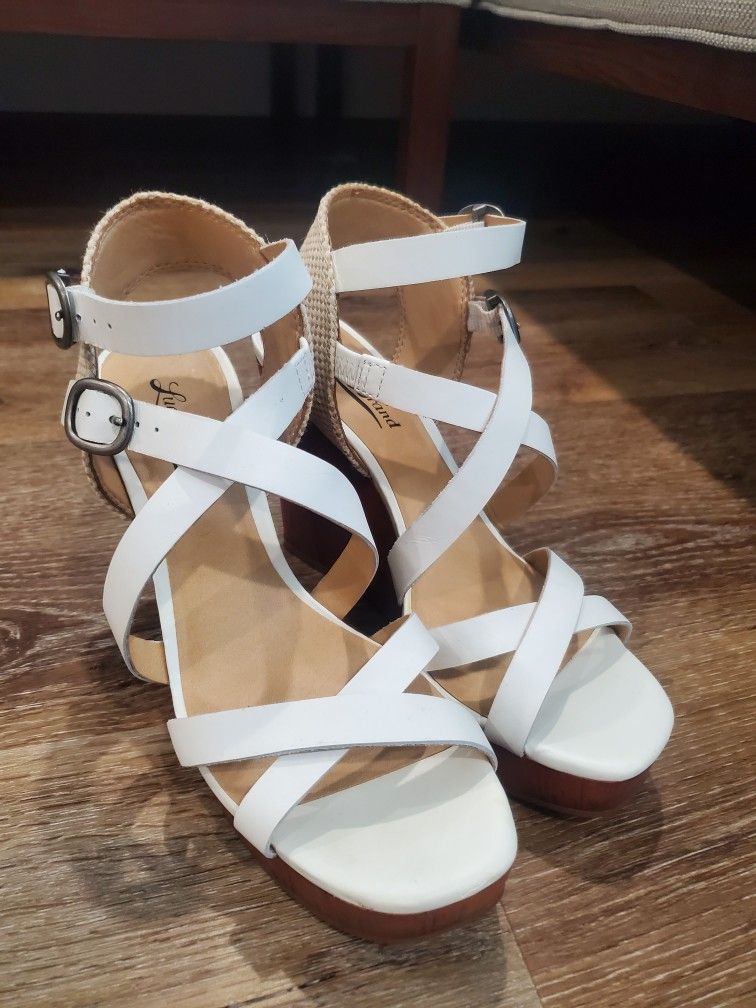 Lucky Brand | White strappy sandal wedges 7M
