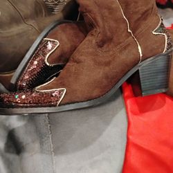 boots size 8.5