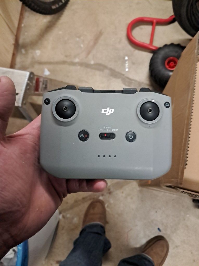 D j I remote