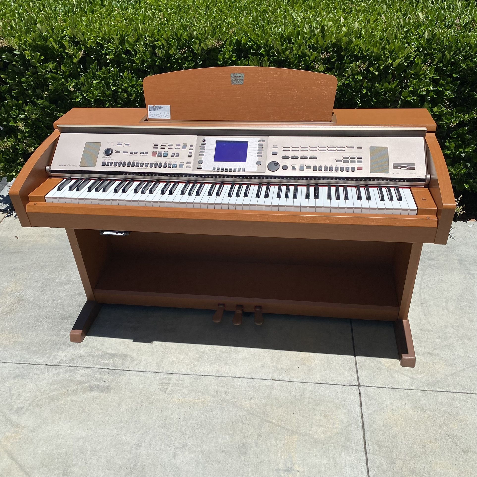 YAMAHA Clavinova MODEL CVP-303C Piano