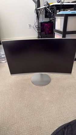 Samsung 28inch Curved Monitor with Silver Stand