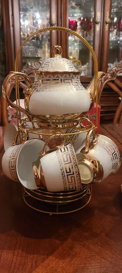 Beautiful Tea/coffee Set 13 Pieces Brand New In A Box 