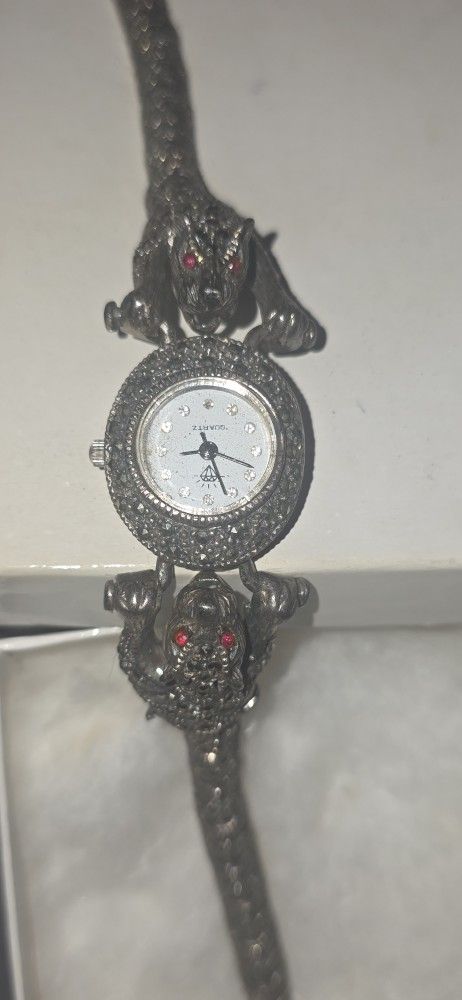 Vintage Jaguar With Ruby Eyes Wrist Watch