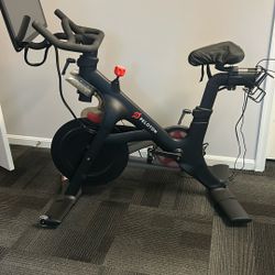 Peloton Bike  (PICK UP ONLY)