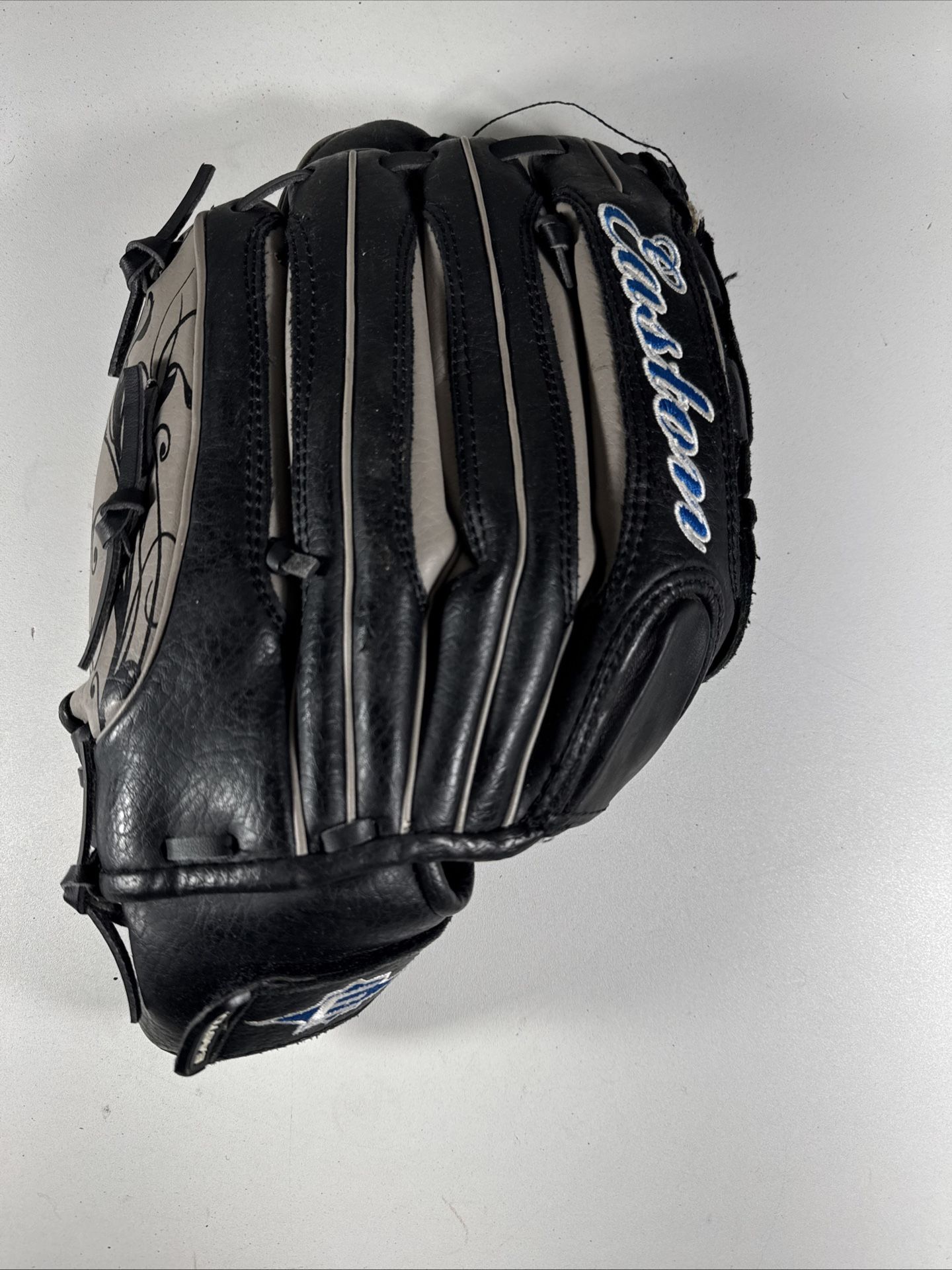 Easton Clarity 12" Right Hand Thrower Fastpitch Softball Glove Basket Web BlaK