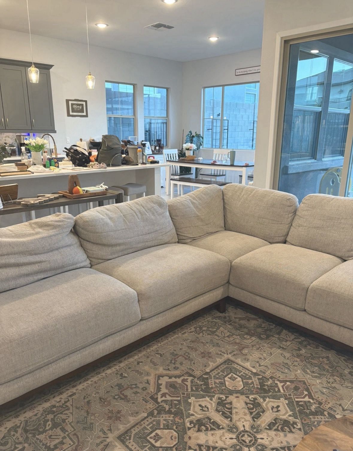 Living Spaces Off White Sectional (FREE delivery Available🚚)