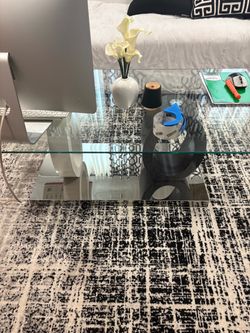 Selling my coffee table with two end tables with lamps