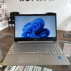 Like New! HP 15” Laptop, i3 11th Gen, 8gb RAM, 256gb SSD.