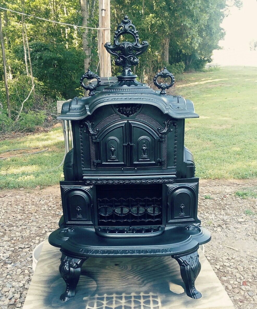 Vintage Miniature Cast Iron Stove With Pans for Sale in Hesperia, CA -  OfferUp