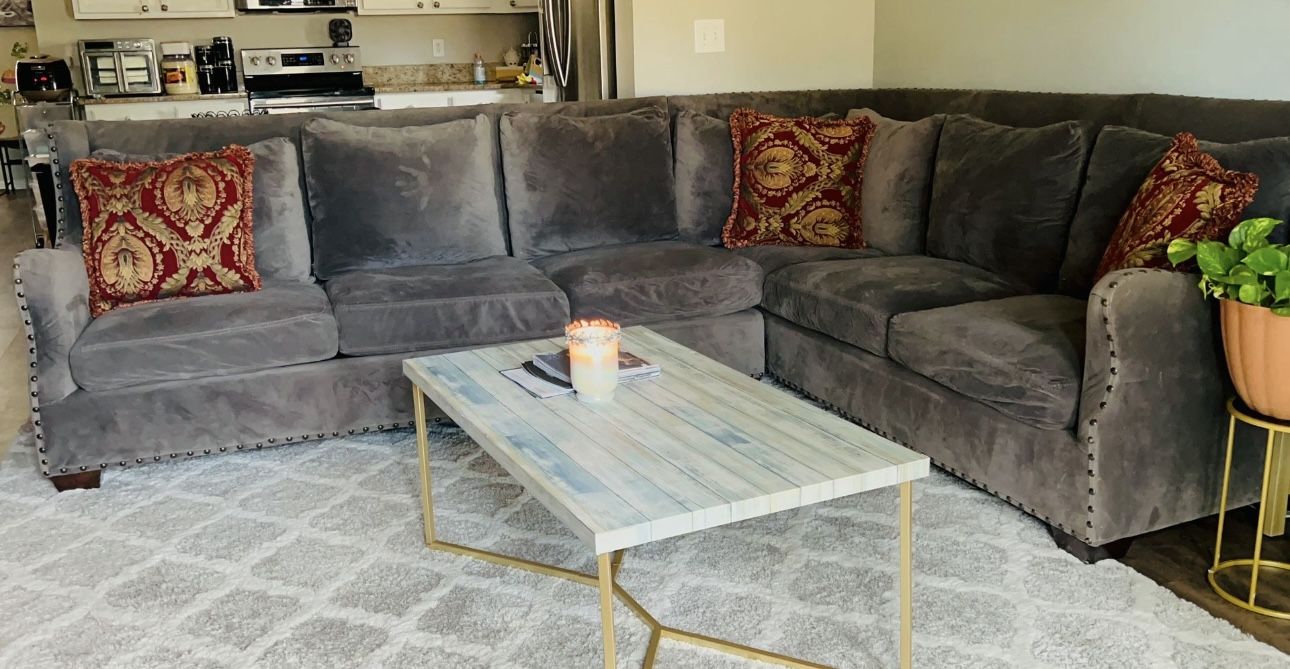 🔥Gray Sectional Sofa Like New | Rooms To Go Paid $2,700 before tax last year excellent condition. ✔️ Soft plush fabric ✔️ Very spacious seating ✔️ M