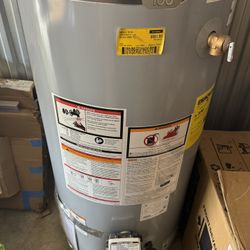 A. O. Smith Signature 100 50 Gallon BTU Natural Gas Water Heater