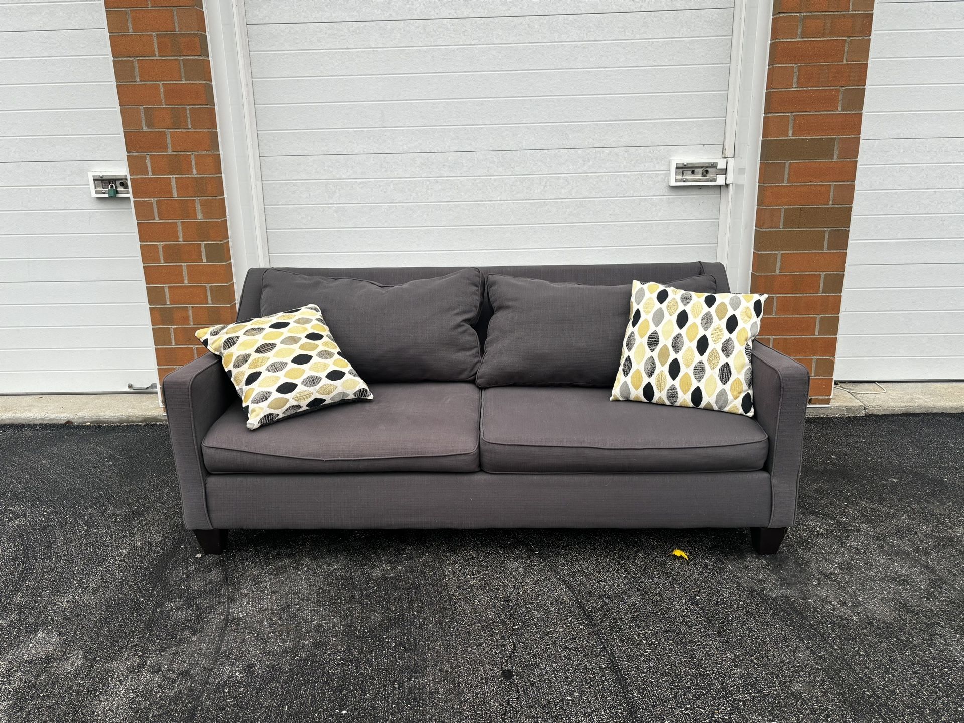 Modern Gray Sofa *FREE Delivery 🚚 