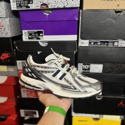 New Balance 1906R Silver Black size 11.5 VNDS