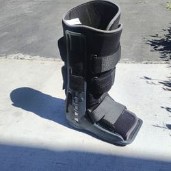 DJO Procare MaxTrax 2.0 Air Walker Boot