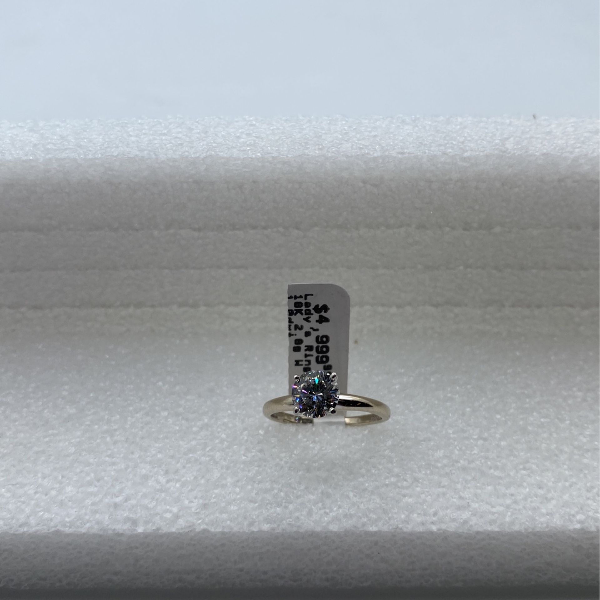 1 carat round 18 karat gold solitaire ring