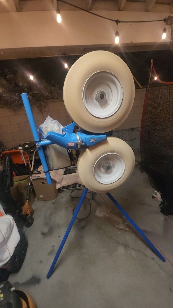 Jugs Pitching Machine 