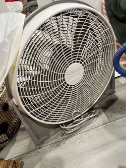 Lasko Large Floor Fan – Powerful & Works Great