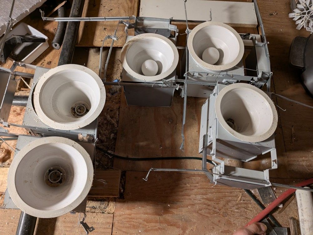 FREE Recessed can lights (5x)