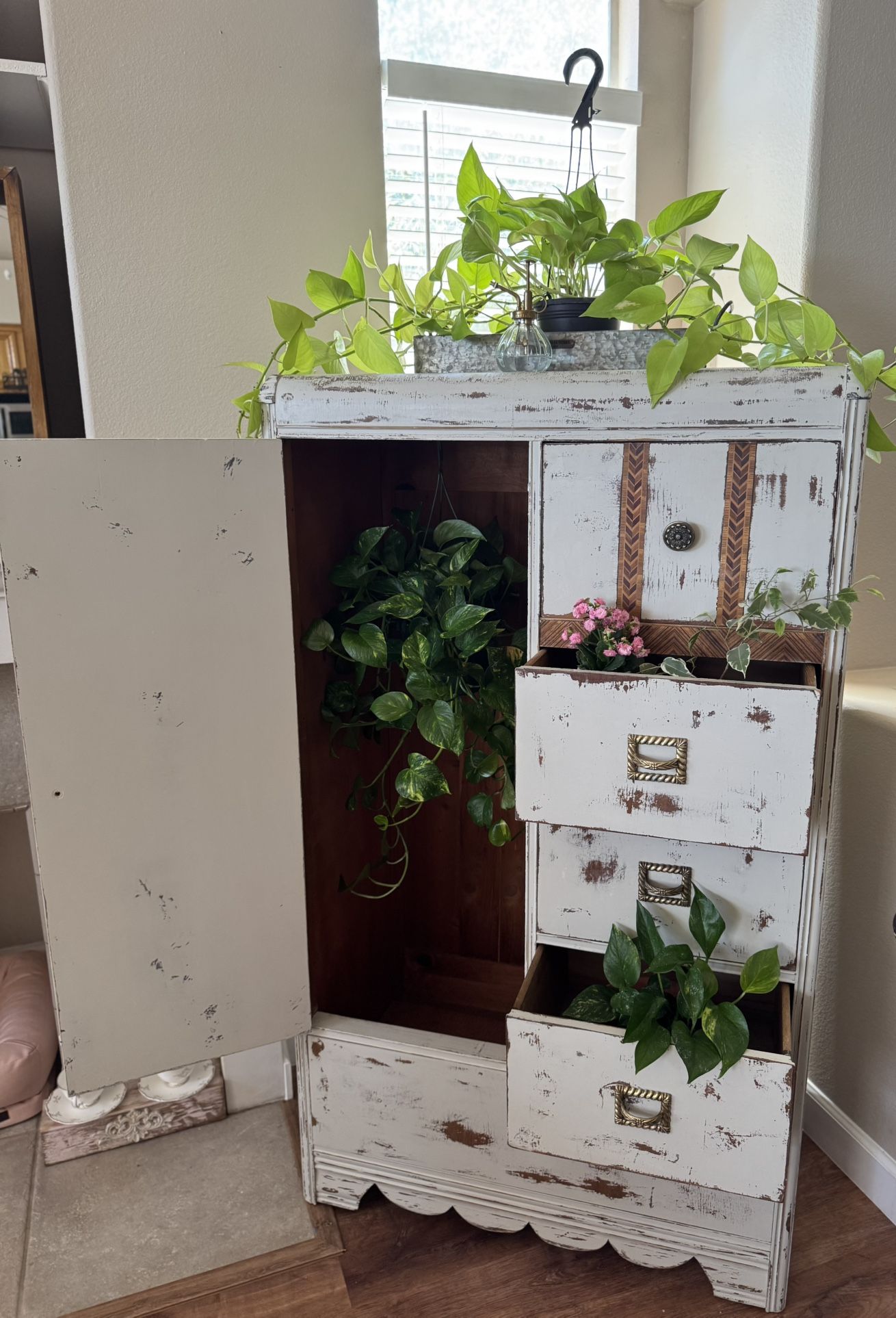 Antique Armoire/Chifferobe