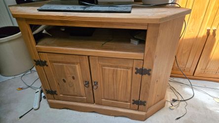 Entertainment center