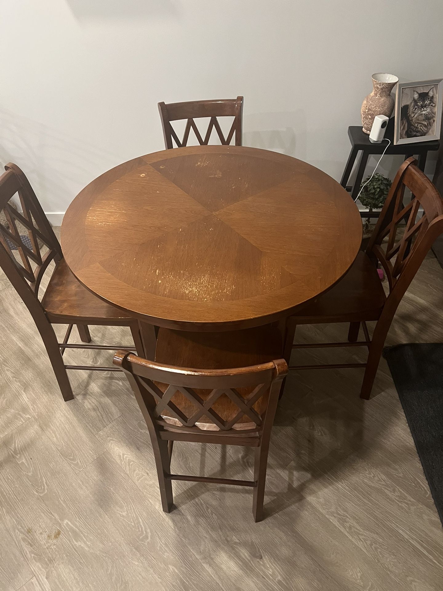 Round wood Table