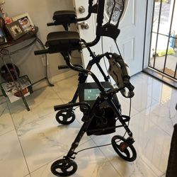 New up right walker rollator/chair new asking $100 thanks 