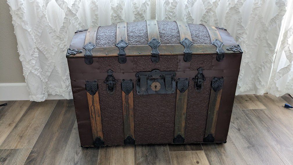 Antique 19th Century Victorian Wood Dome Top Steamer Trunk Chest 