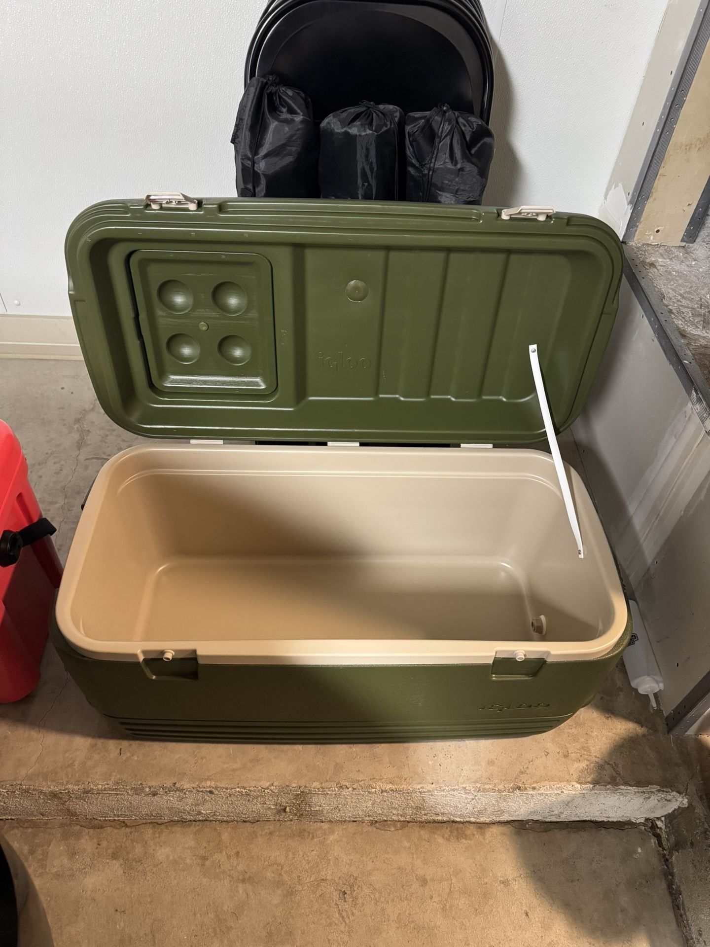 Igloo Cooler