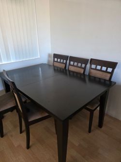Table, 6 chairs. PICKUP ONLY. No delivery.