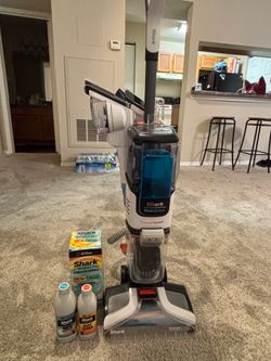 Shark StainStriker CarpetXpert Carpet Cleaner + Cleaning Solution Bundle