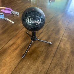 Blue snowball microphone
