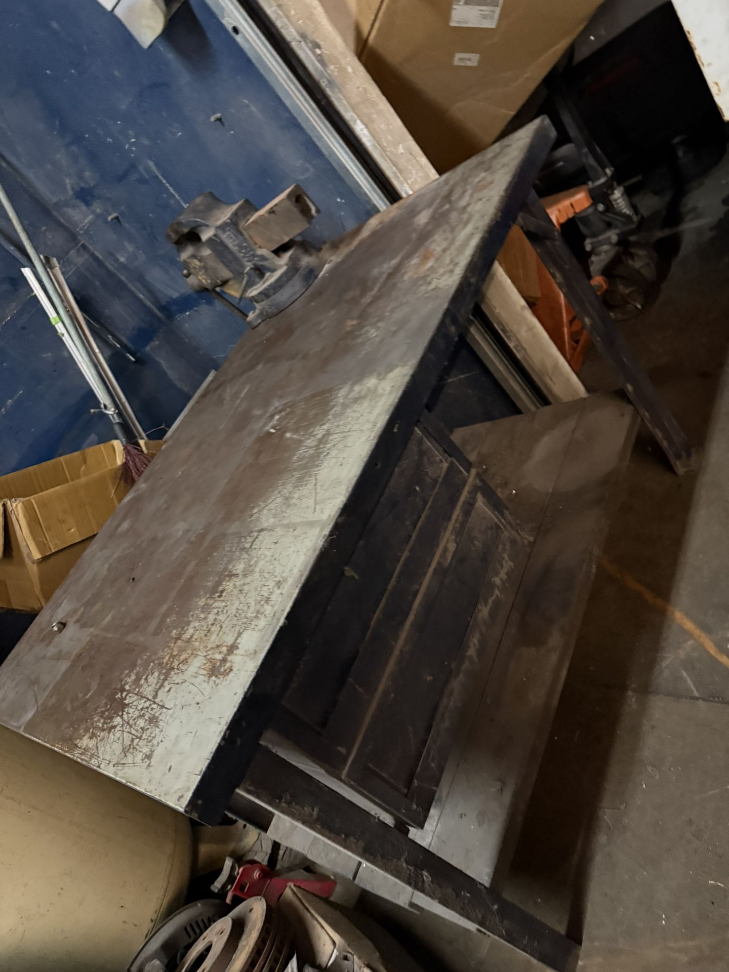 Work Bench With Vise