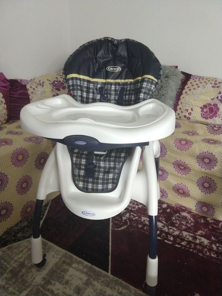 Graco high chair for boys and girls