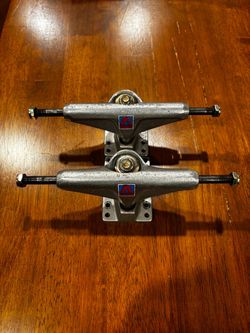 7.5 Vintage Venture Awake Skateboard Trucks