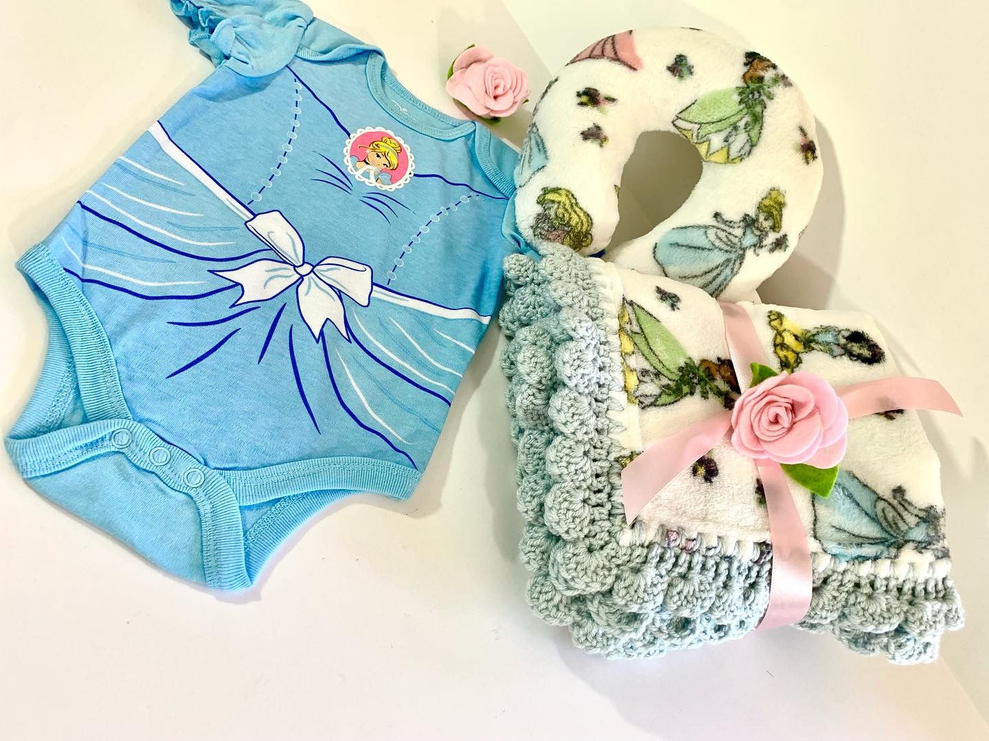 Disney Princesses Crochet Baby Blanket Cinderella Gift Set