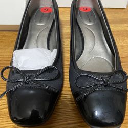 Black size 6 Used once Bandolino  leather Slip Ons with patent leather tip.