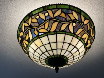 Tiffany Style Ceiling Light! Sophisticated Designer Piece!