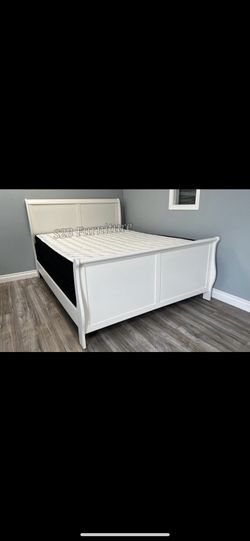 California King Size White Plain W Ortho Matres!!!!