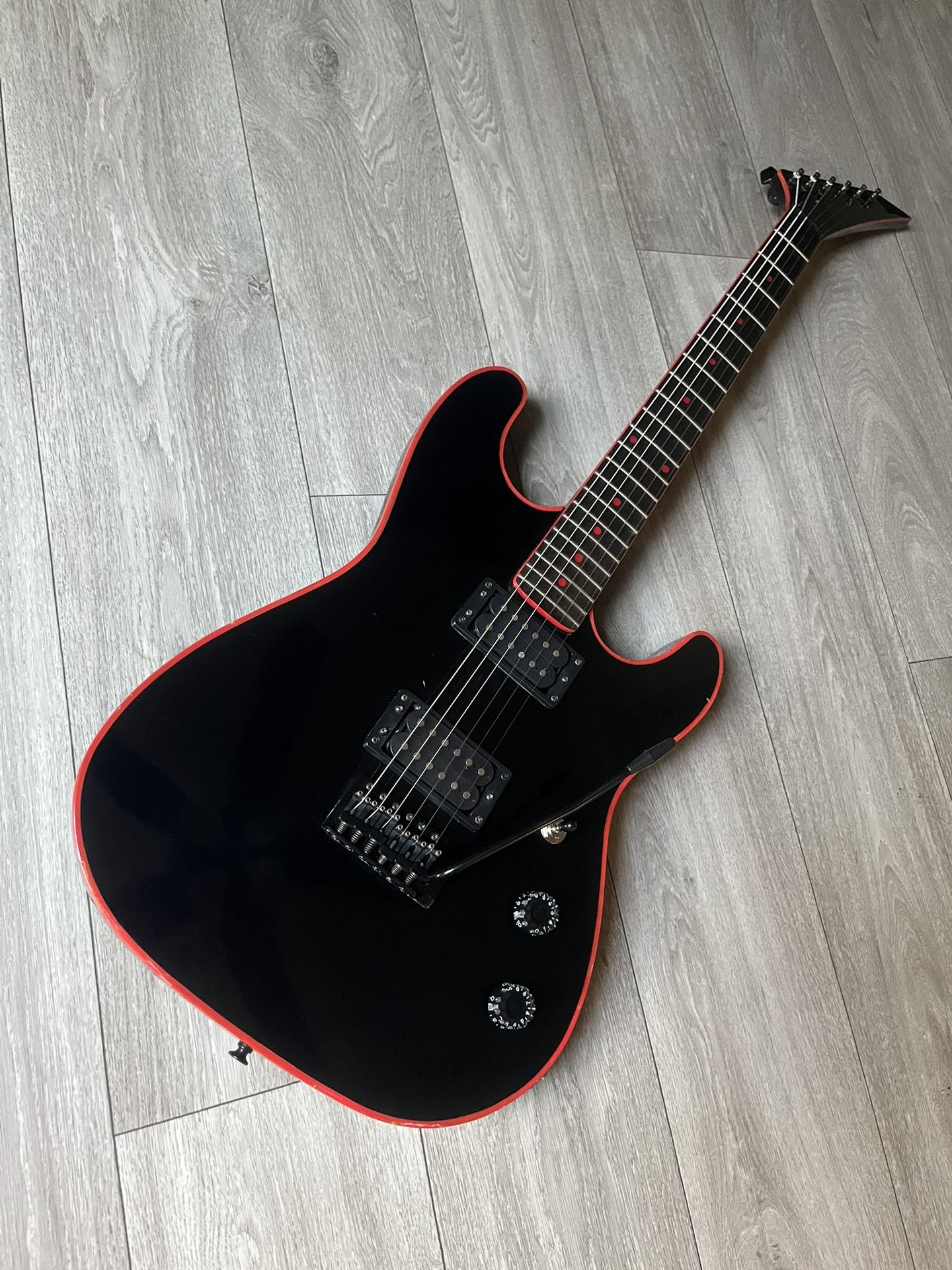 Cort 57-1472 Electric Guitar - Red Black Stratocaster Shredder Korea 80s