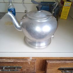Universal Electric Kettle Vintage 1922