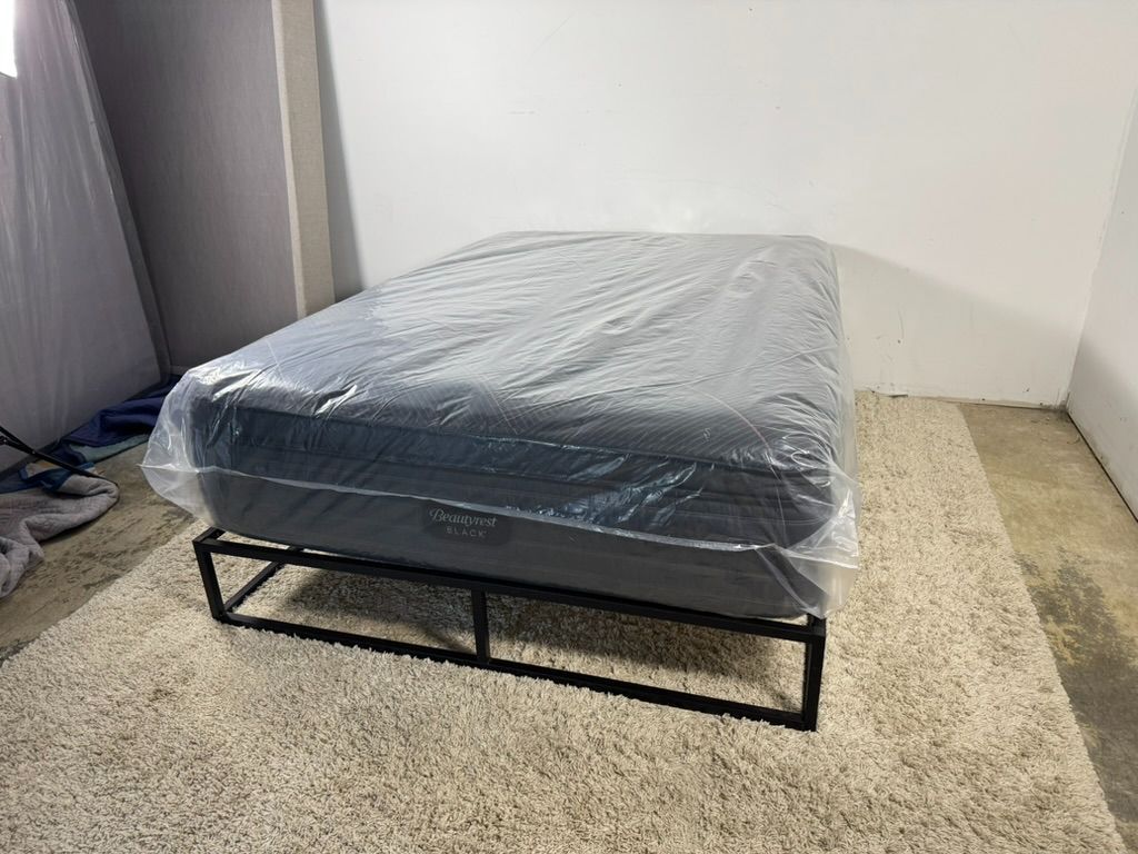 QUEEN Beautyrest Black Mattress - DELIVERY AVAILABLE
