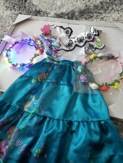 Get Ready  For Encanto Show Girls Crowns With Light  2x 10.00 