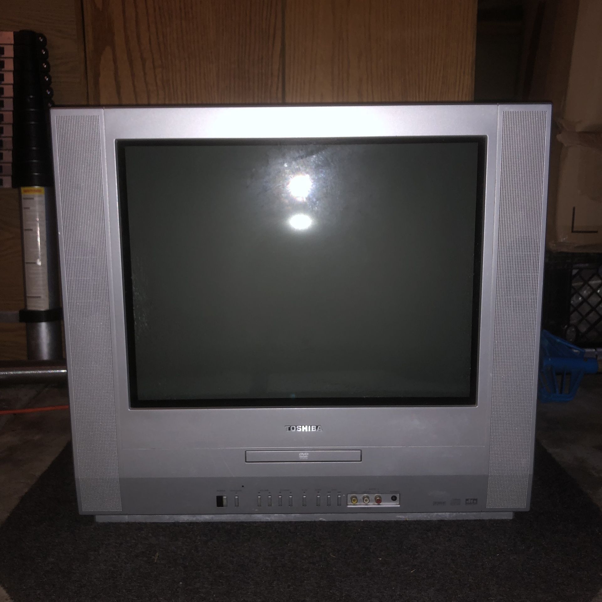 Toshiba 20-Inch Flat TV/ DVD Combo