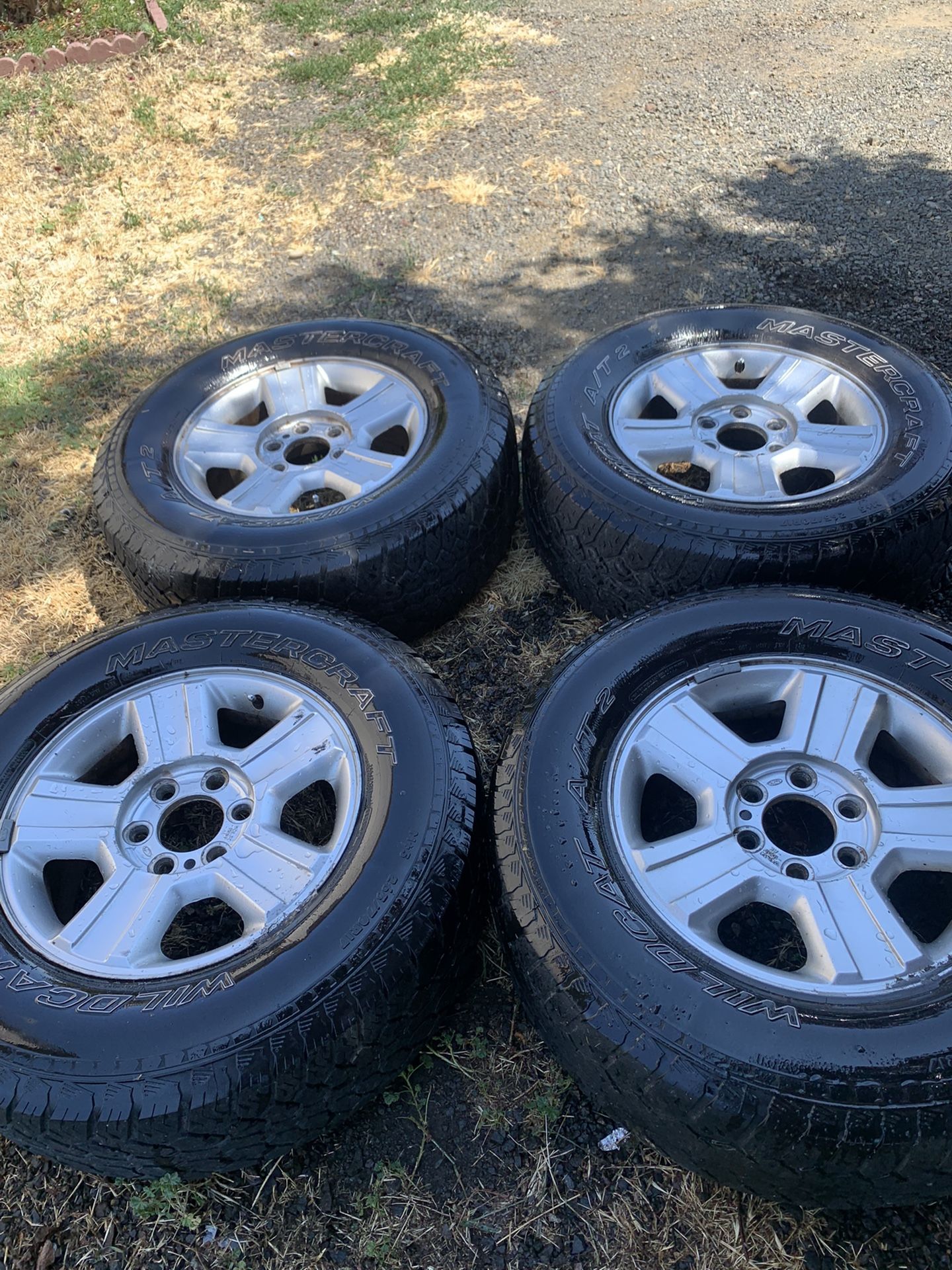 80 Dólares son Para una troca F150 de 6 birlos Originales