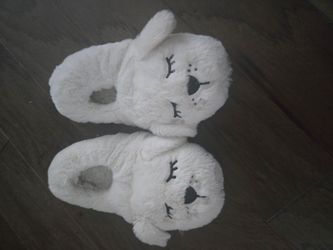 White fuzzy indoor slippers