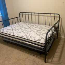 Full Size Day Bed And Mattress 
